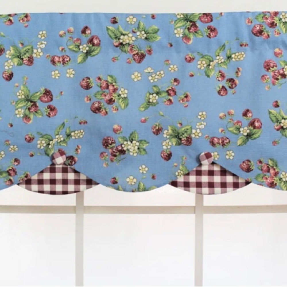 Fully Line RLF Strawberry Field Petticoat Valance like new